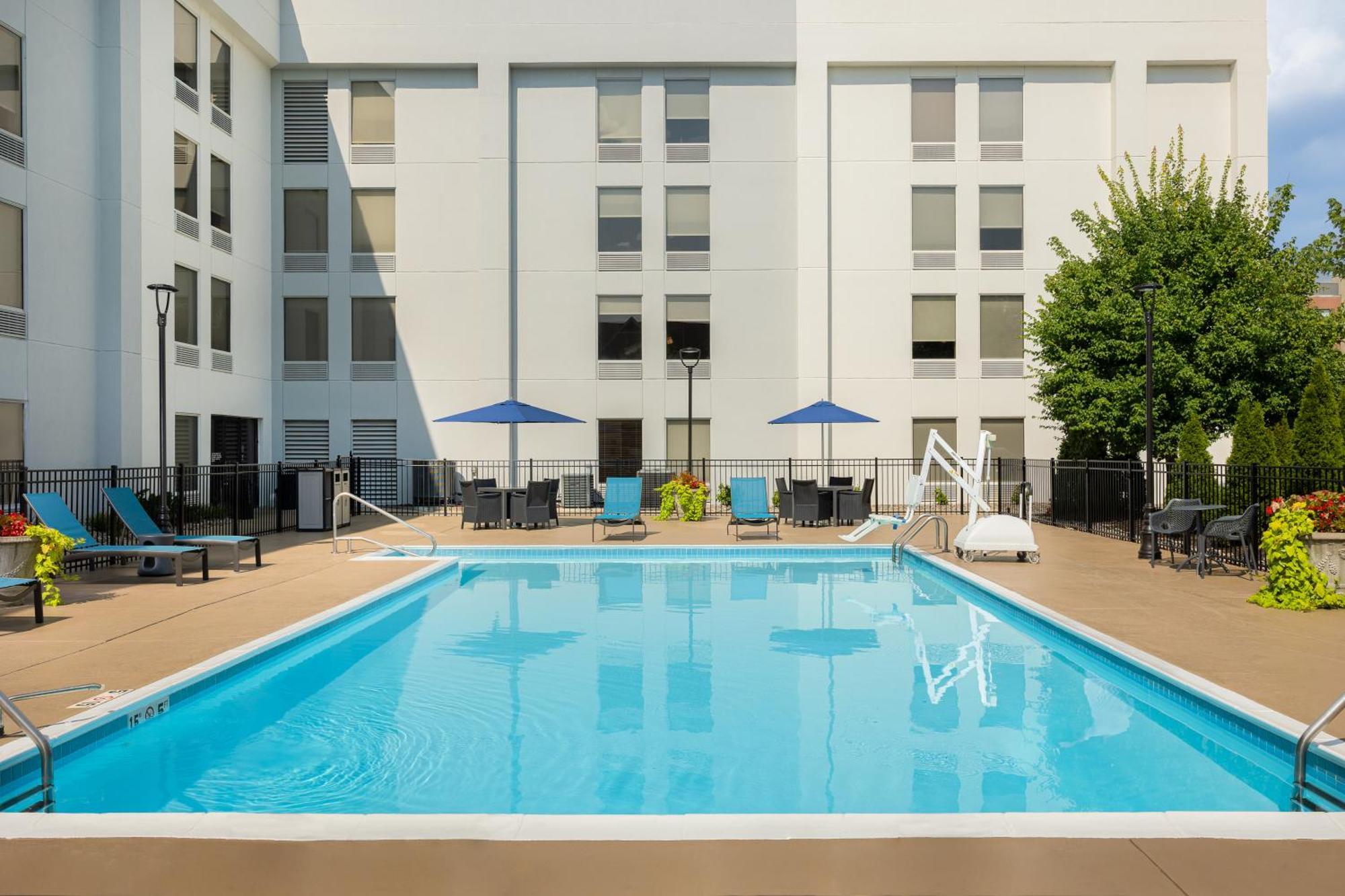Hampton Inn Louisville Airport Fair/Expo Center Extérieur photo